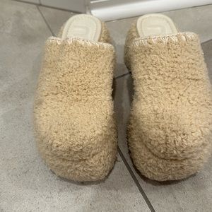 MOU - Chunky platform Sherpa fur clog.